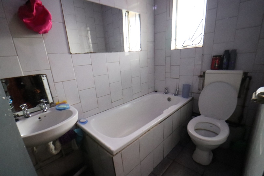 5 Bedroom Property for Sale in Lentegeur Western Cape